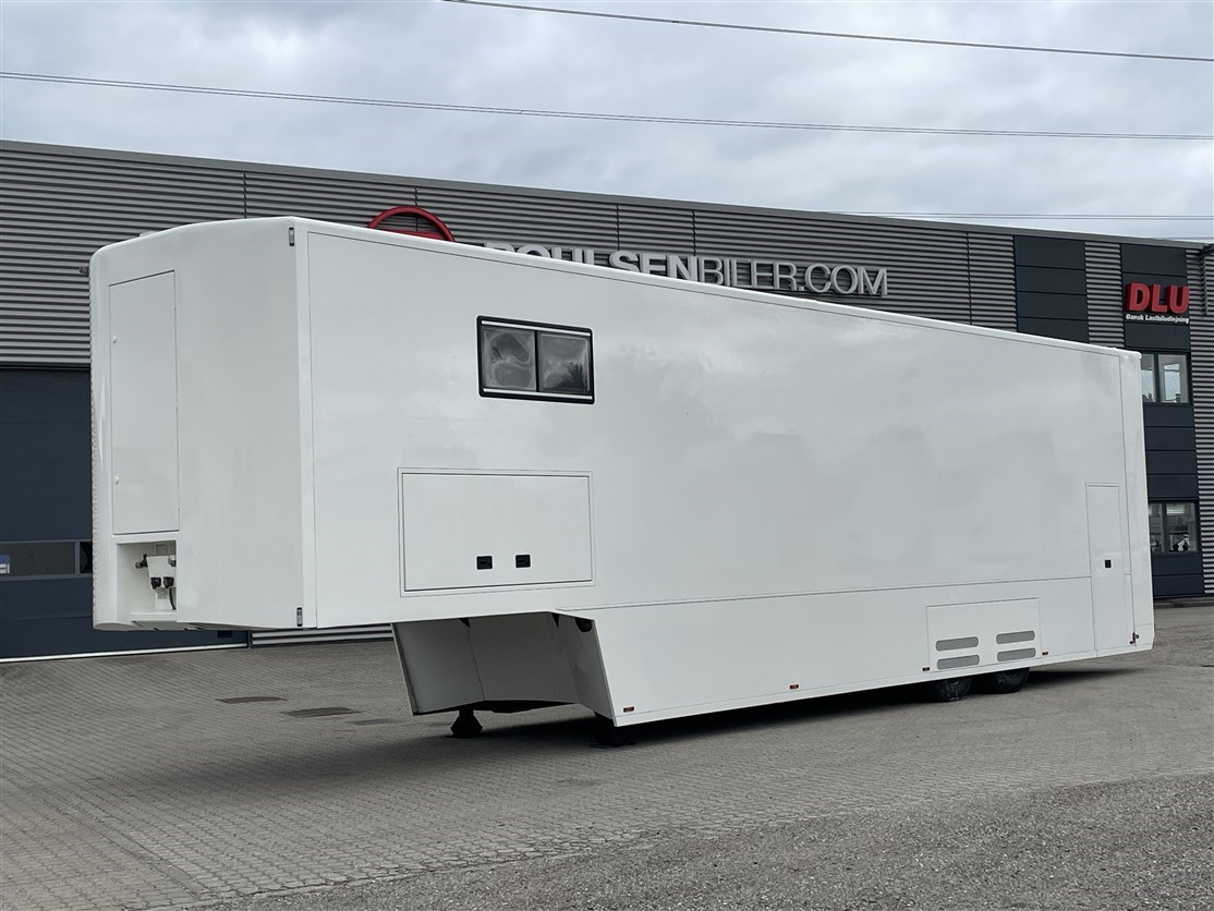 <h1 style="color:white; margin-bottom:0px;">RACETRAILER -  KRUKKENMEIER</h1>

<p>Super fin brugt racetrailer med telt.</p>

<img class="icon" style="padding-top:40px; padding-bottom:40px;" 
src="/files/d5da196d-65ab-4da7-9e2a-206a8e33459c/p-logo2.png" 
/>