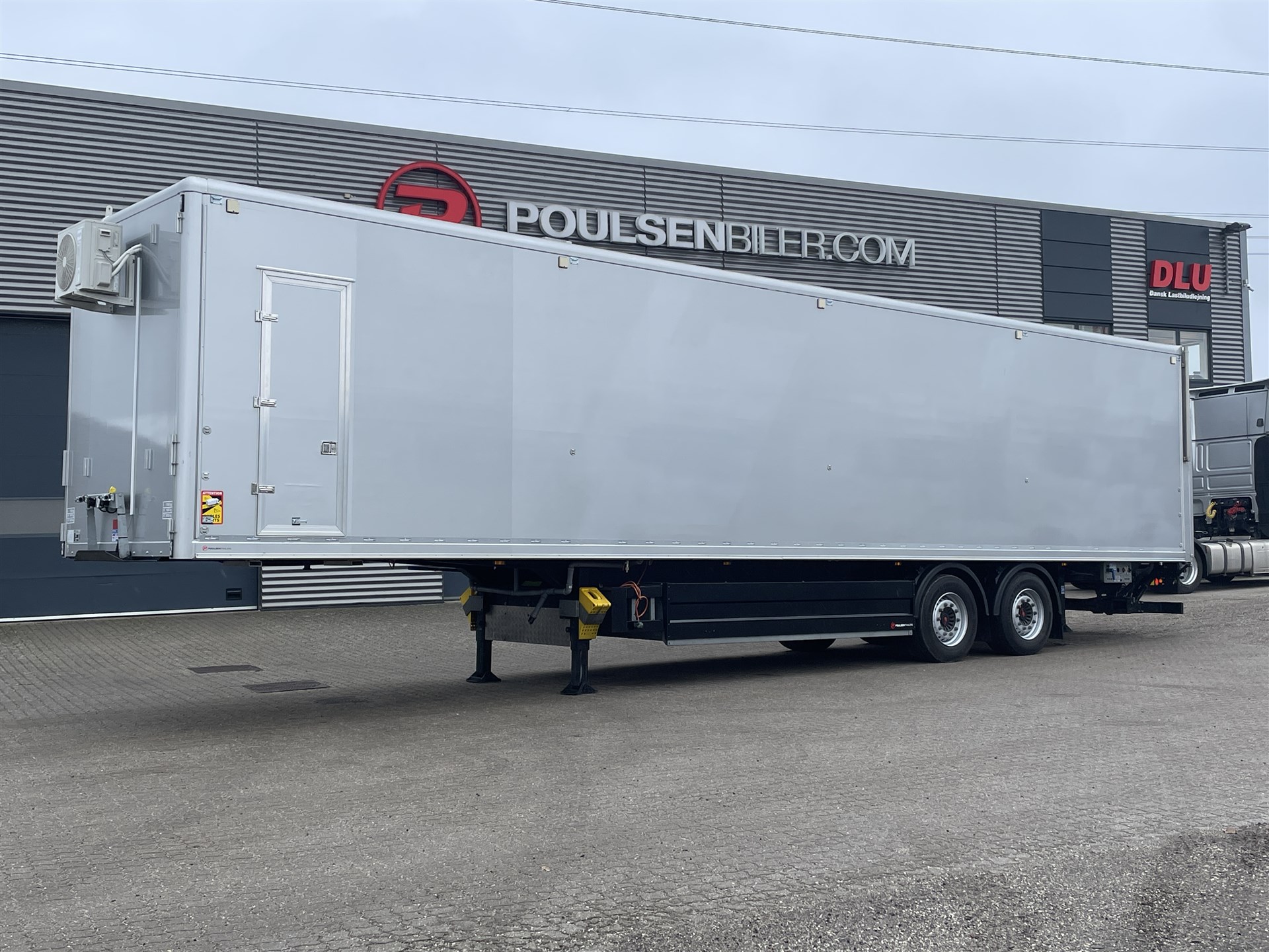<h1 style="color:white;">CATERINGTRAILERS</h1>
<p>Cateringtrailers </p>
<img class="icon" style="padding-top:40px; padding-bottom:40px;" 
src="/files/d5da196d-65ab-4da7-9e2a-206a8e33459c/p-logo2.png" 
/>
