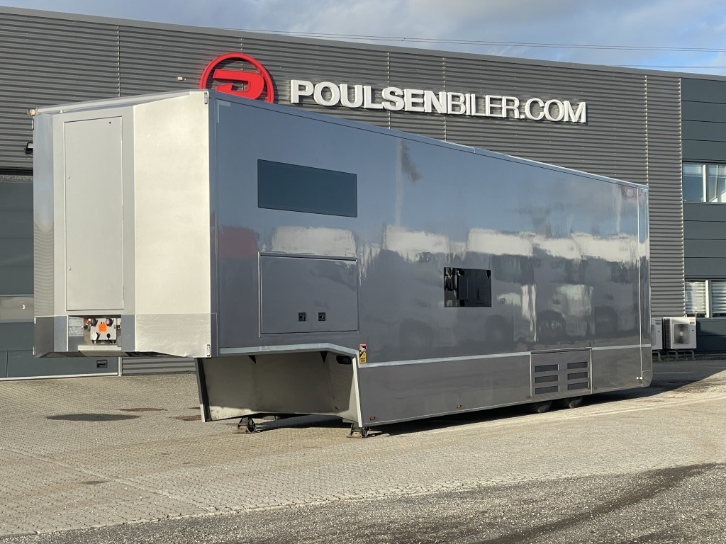 <h1 style="color:white; margin-bottom:0px;">RACETRAILER -  KRUKKENMEIER</h1>

<p>Super fin brugt racetrailer med telt.</p>

<img class="icon" style="padding-top:40px; padding-bottom:40px;" 
src="/files/d5da196d-65ab-4da7-9e2a-206a8e33459c/p-logo2.png" 
/>