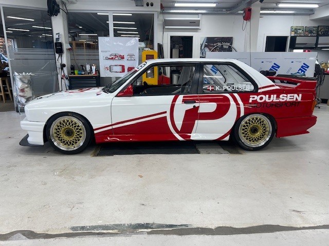 <h1 style="color:white;">CLASSIC CARS</h1>
<p>Classic</p>
<img class="icon" style="padding-top:40px; padding-bottom:40px;" 
src="/files/d5da196d-65ab-4da7-9e2a-206a8e33459c/p-logo2.png" 
/>