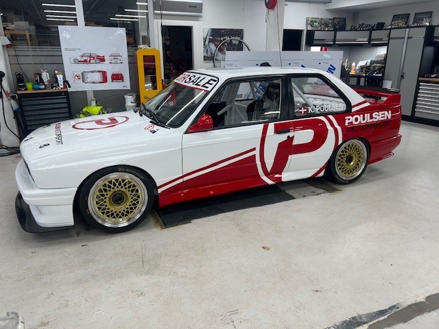 <h1 style="color:white;">BMW E30 DTM</h1>
<p>TOP RENOVERET</p>
<img class="icon" style="padding-top:40px; padding-bottom:40px;" 
src="/files/d5da196d-65ab-4da7-9e2a-206a8e33459c/p-logo2.png" 
/>